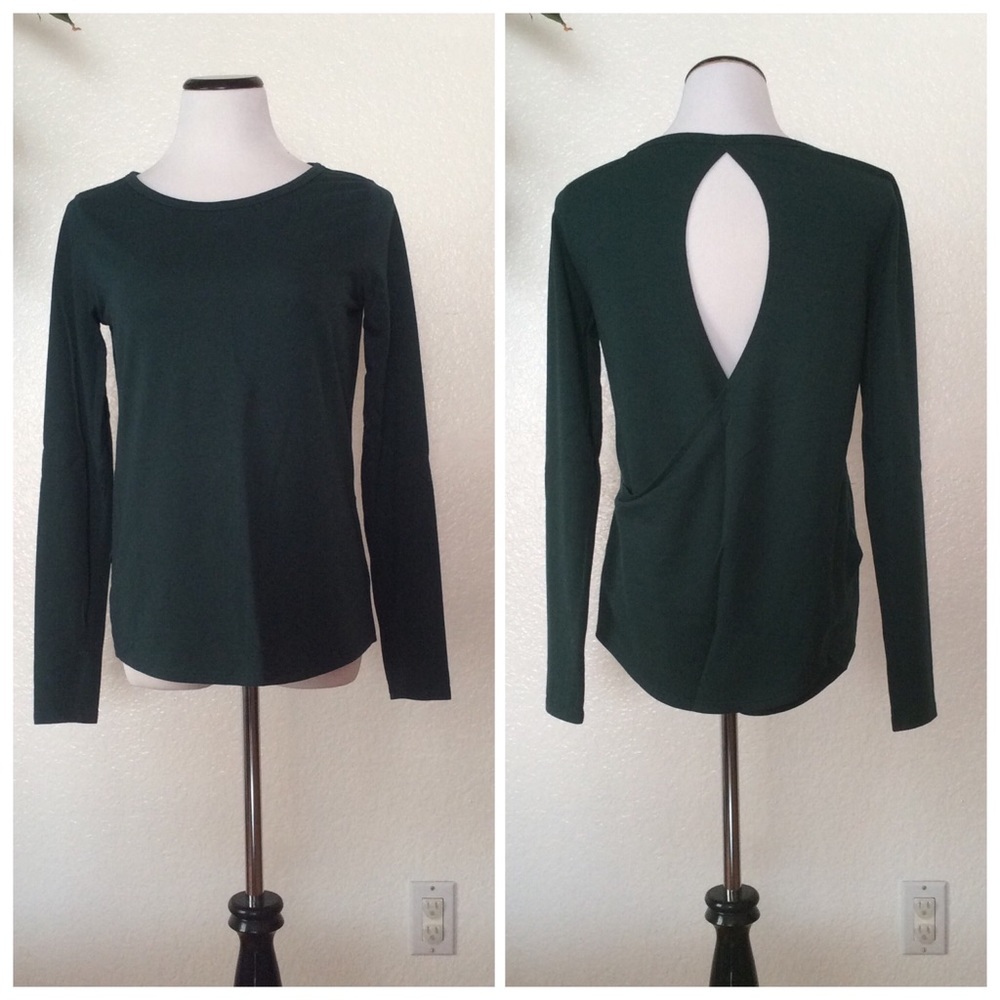 Overlapping Back Detail Workout Top w/Thumb Holes